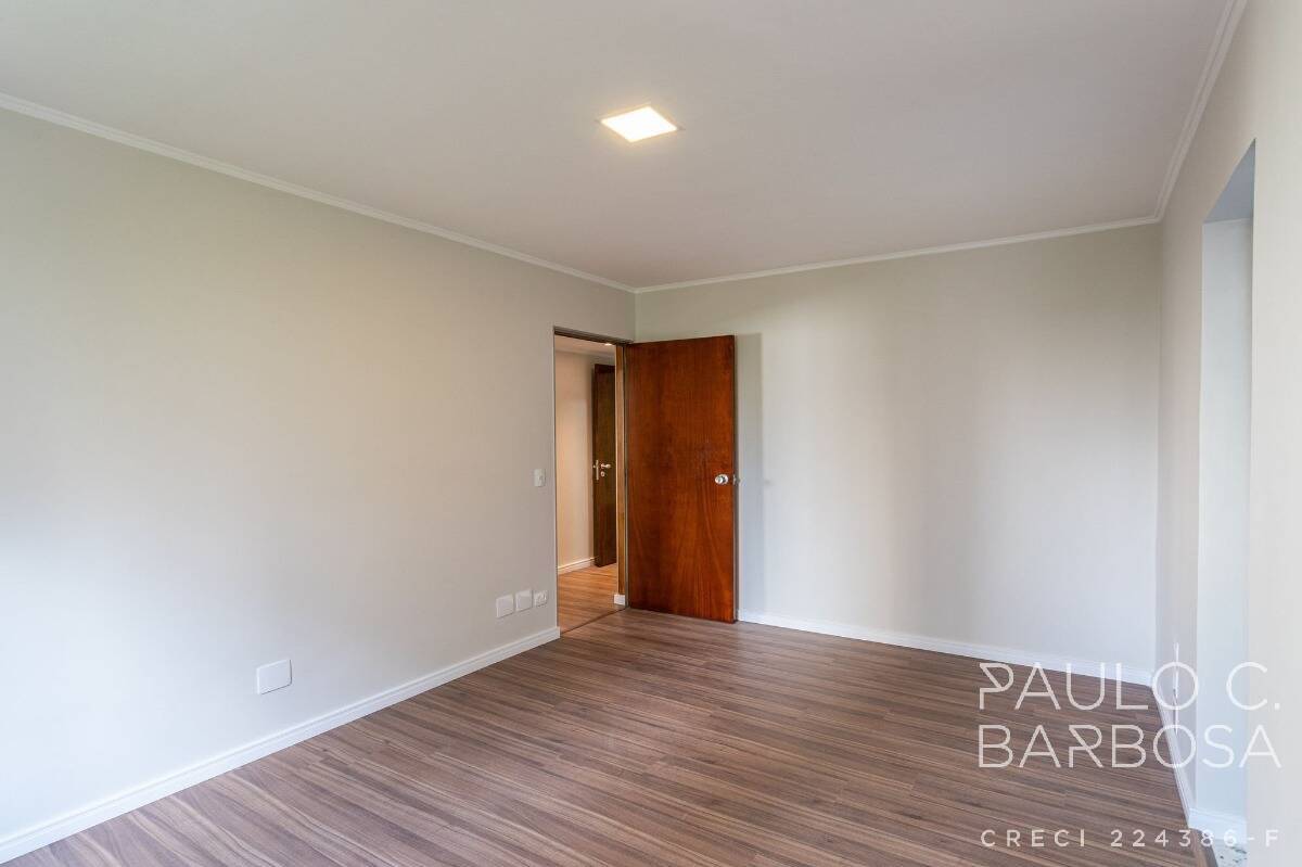 Apartamento à venda com 3 quartos, 137m² - Foto 9