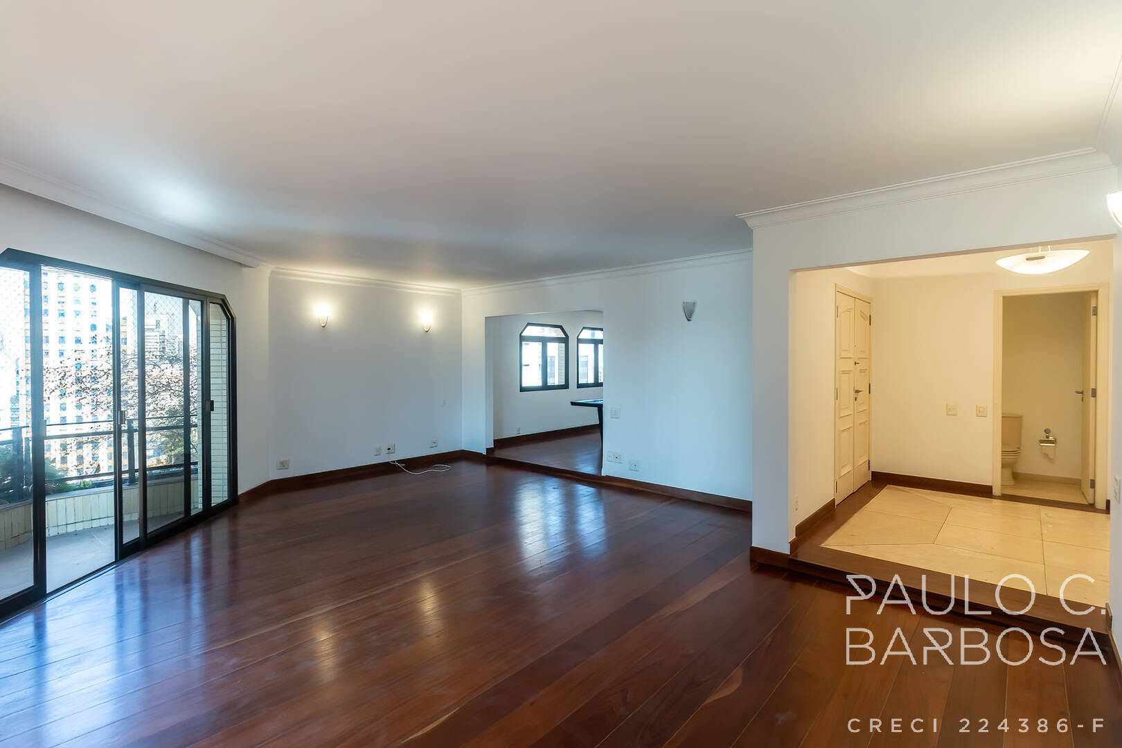 Apartamento para alugar com 3 quartos, 240m² - Foto 2