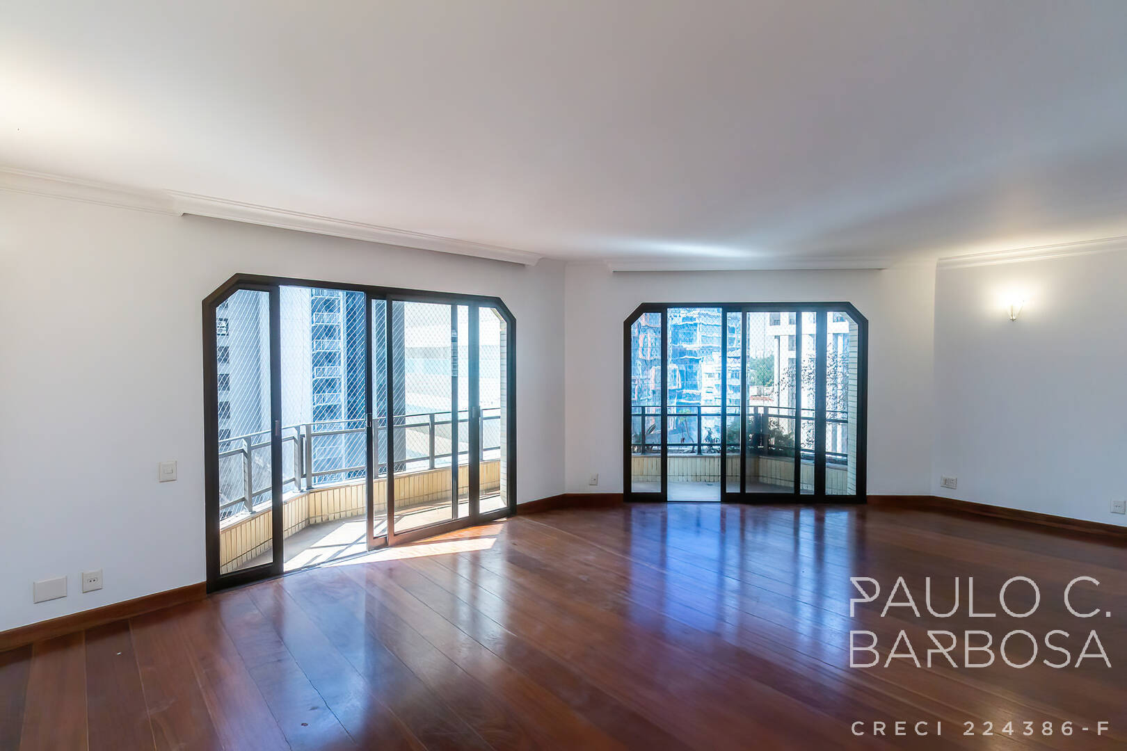 Apartamento para alugar com 3 quartos, 240m² - Foto 1