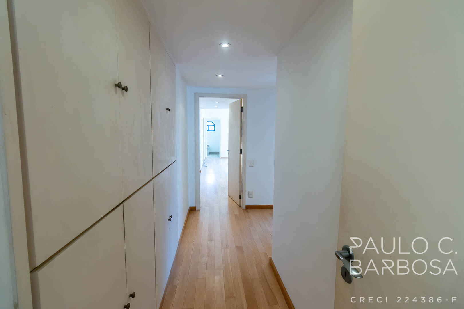 Apartamento para alugar com 3 quartos, 240m² - Foto 13