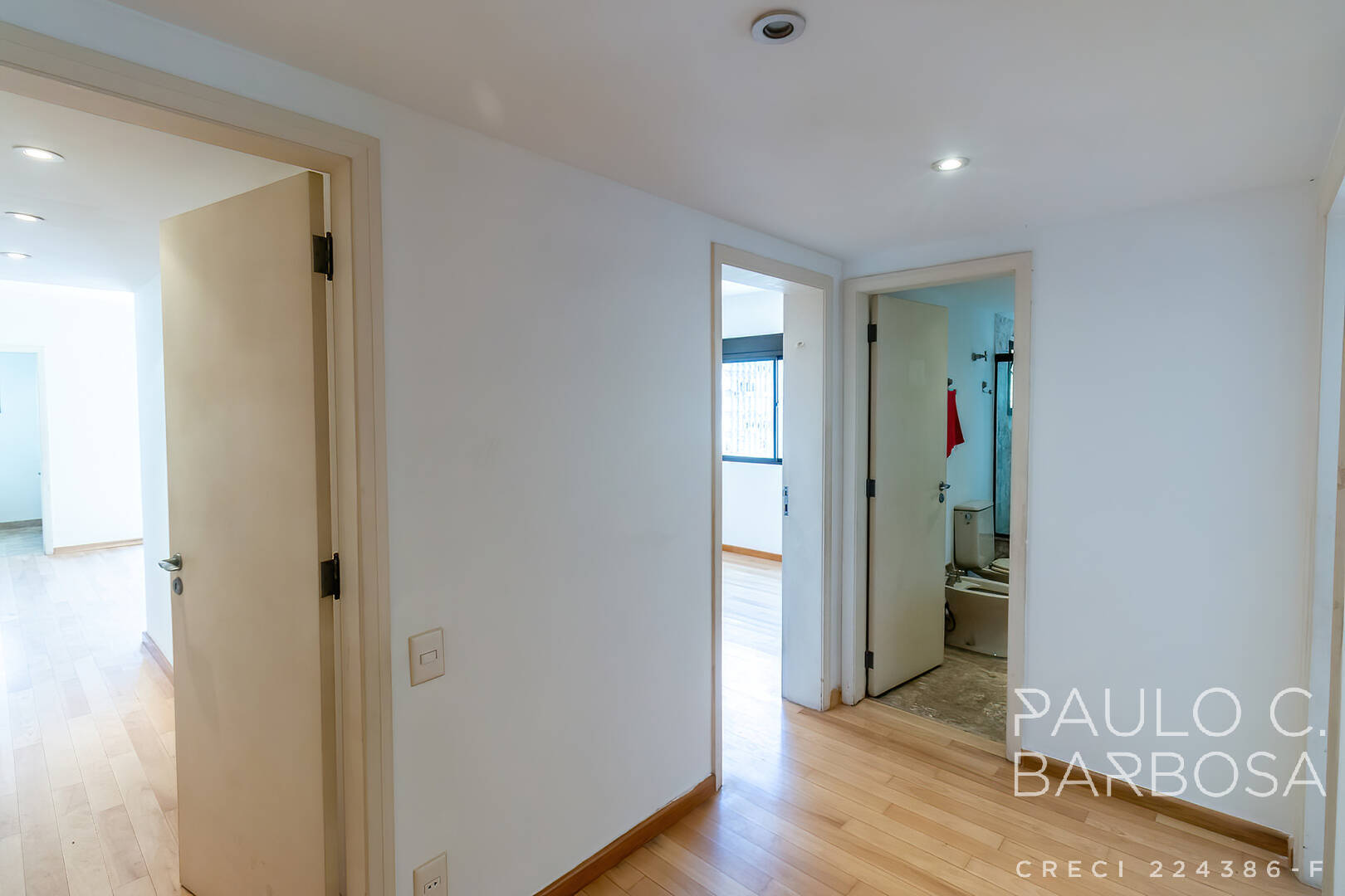 Apartamento para alugar com 3 quartos, 240m² - Foto 14