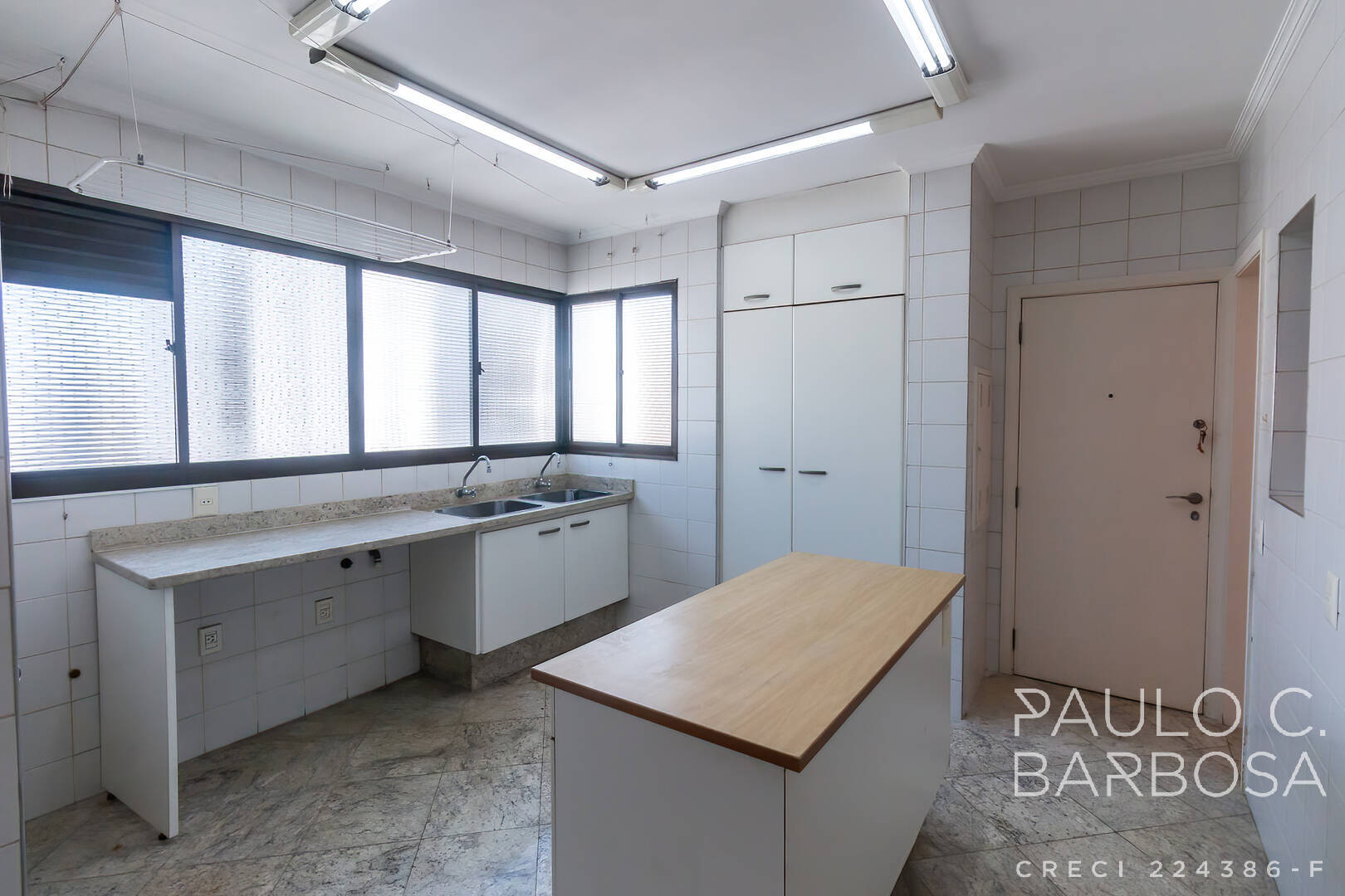 Apartamento para alugar com 3 quartos, 240m² - Foto 43