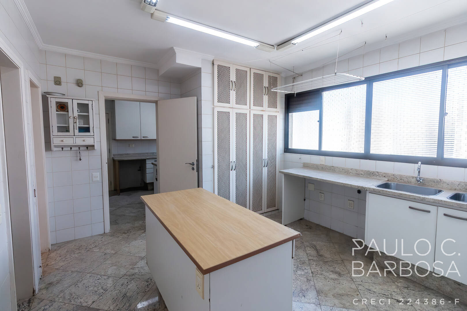 Apartamento para alugar com 3 quartos, 240m² - Foto 44