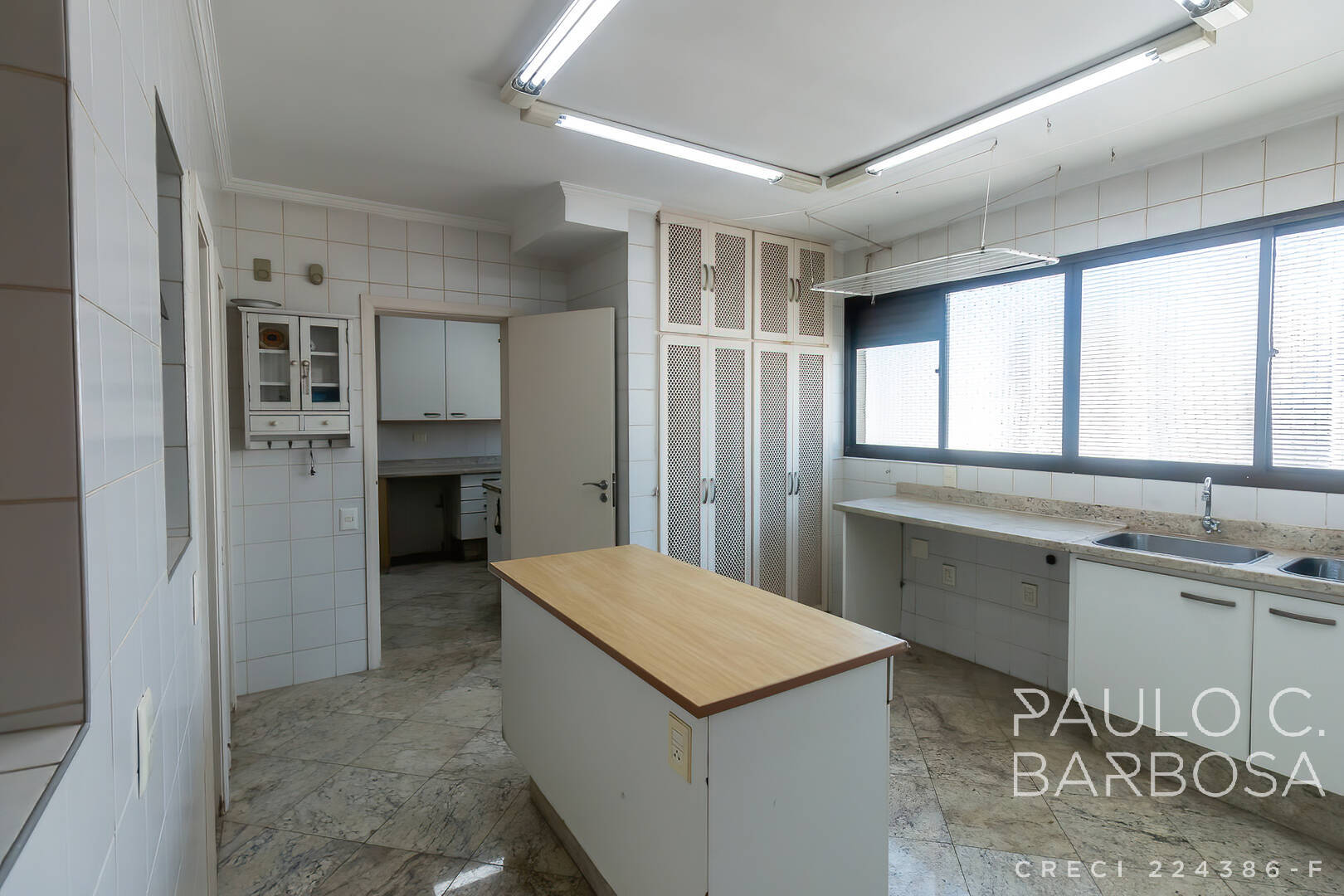 Apartamento para alugar com 3 quartos, 240m² - Foto 45