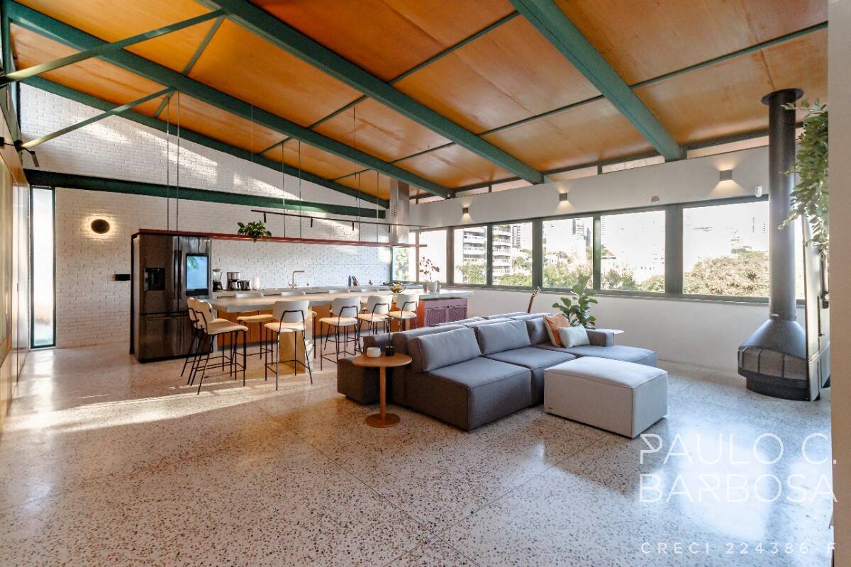 Casa à venda com 3 quartos, 266m² - Foto 1